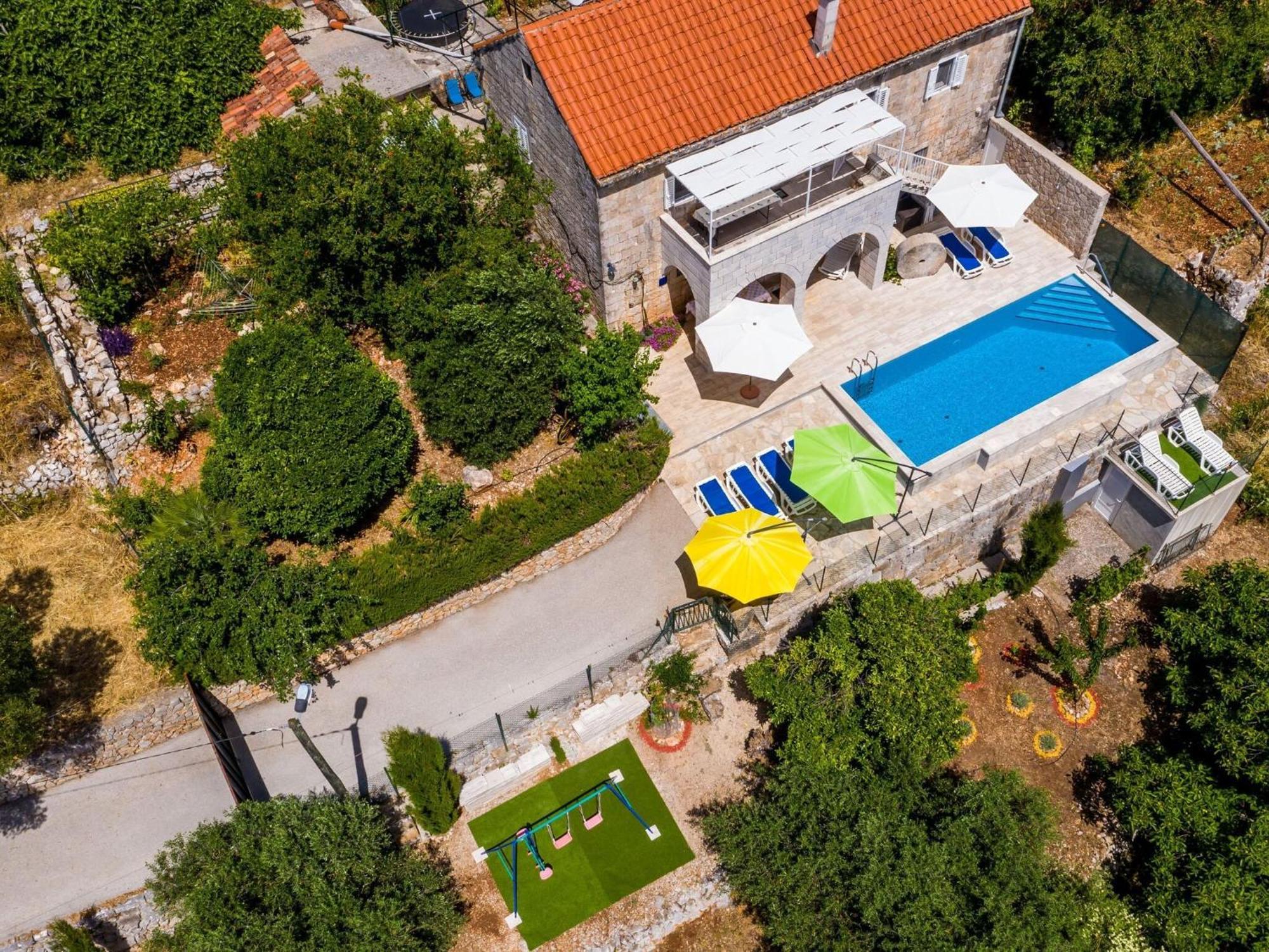 House Ko An-Four Bedroom Villa With Terrace And Swimming Pool Gruda Exteriér fotografie