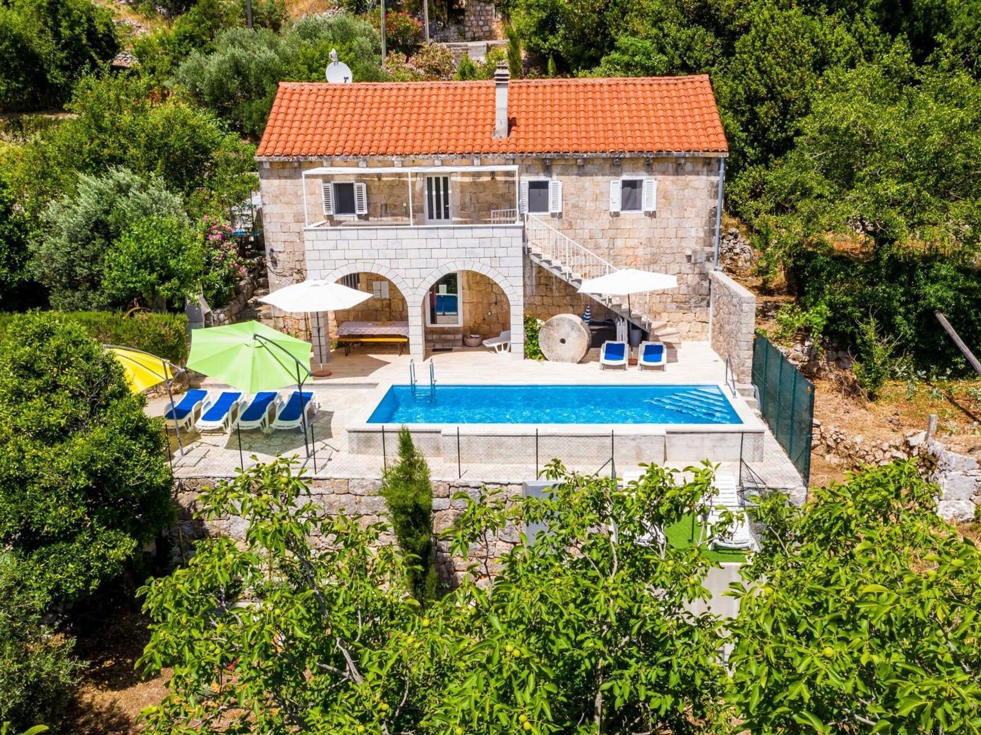 House Ko An-Four Bedroom Villa With Terrace And Swimming Pool Gruda Exteriér fotografie