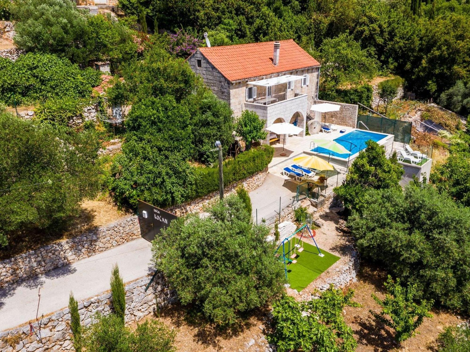 House Ko An-Four Bedroom Villa With Terrace And Swimming Pool Gruda Exteriér fotografie